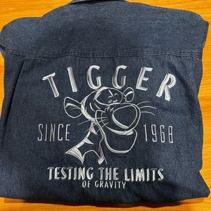 Vintage Tigger Denim button up! 🐅🐯